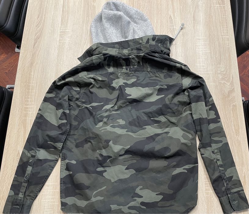 Camasa , bluza , hanorac cu gluga Hollister muscle fit army camo