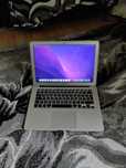 Macbook Air 2017.. procesor i5..8g ram..stocare 256gb