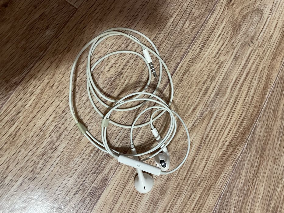 Продам Наушники Apple EarPods 3.5