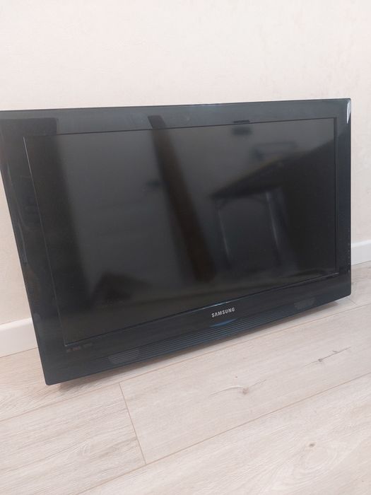 Телевизор SAMSUNG, диагональ 80см