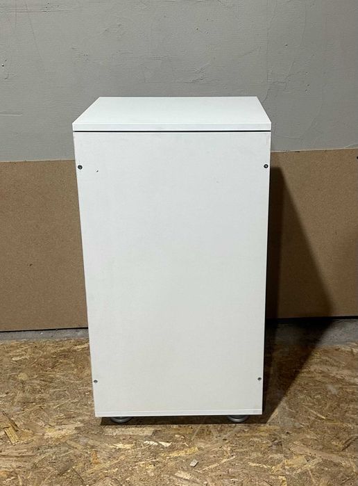 Comoda alba cu Lada; Lada de depozitare