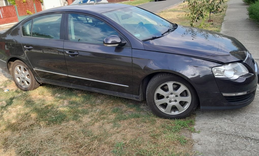 Vw Passat b6 ușor avariat