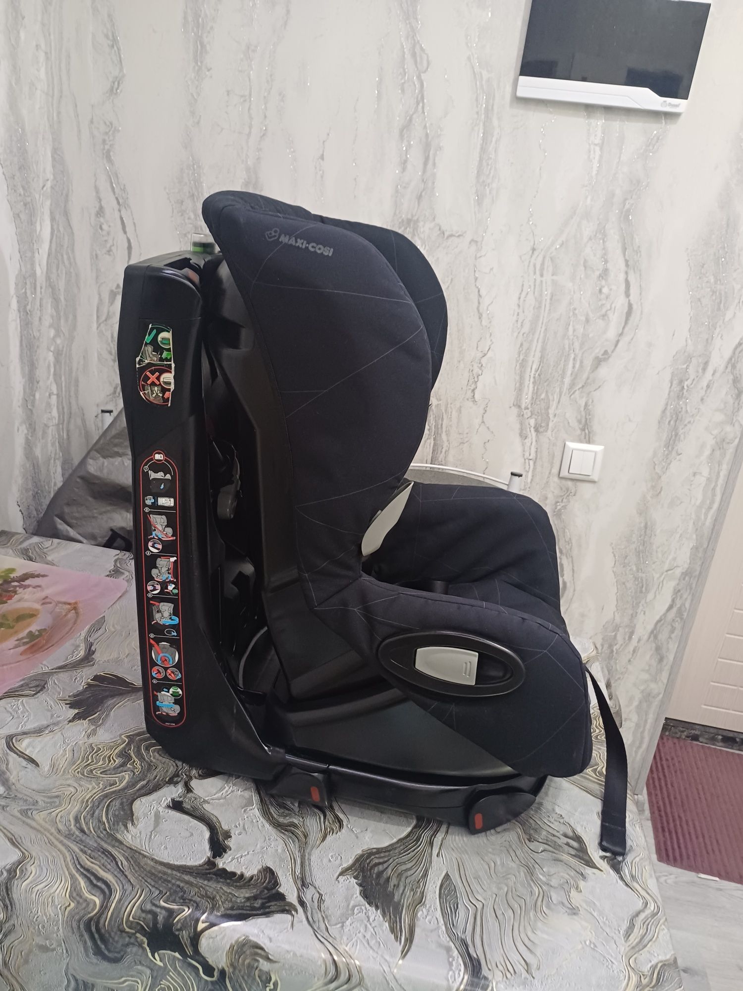 Продаётся фирменный автокресло
