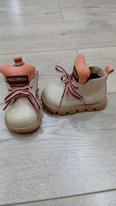 Продам детскую обувь