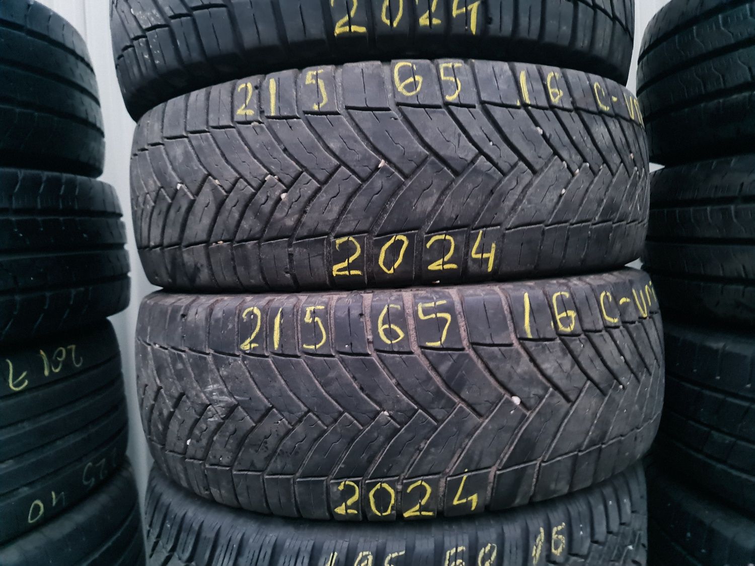 205/75/16”C.205/65/16"C.235/65/16"C.215/65/75/16"C.225/60/65/75/16"