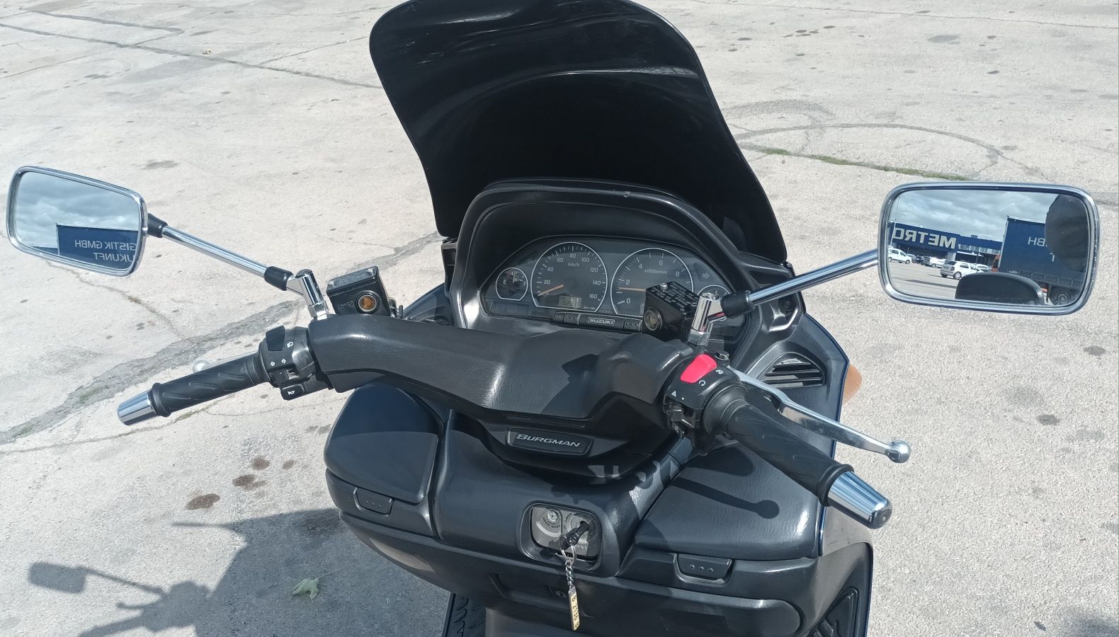 Продавам Сузуки Бургман 400!