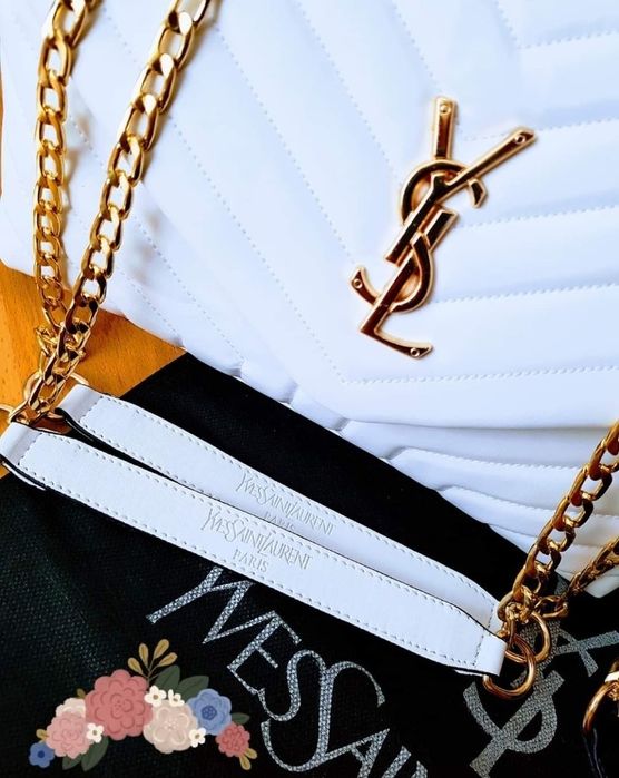 Geanta damă alb imaculat, accesorii metalice aurii, saculet, etichetă