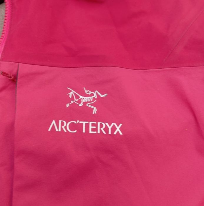 Geaca  dama  Arcteryx !