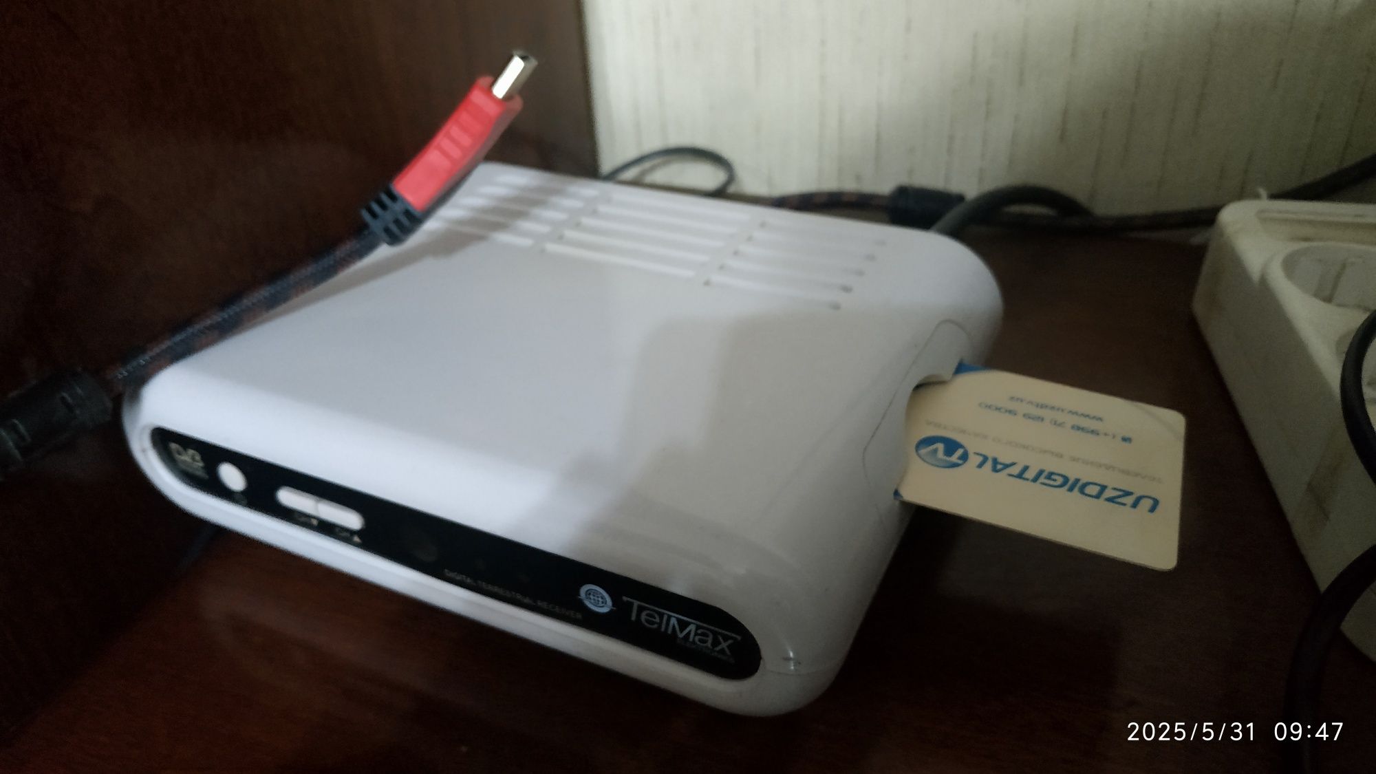 Sharp Aquos вместе с smart box и тюнером Uzdigital