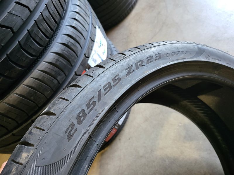 325/30/23//285/35/23 PIRELLI