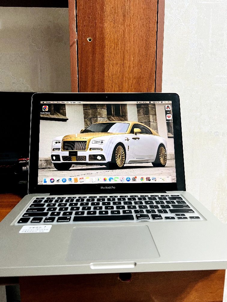 Macbook sotiladi Apple