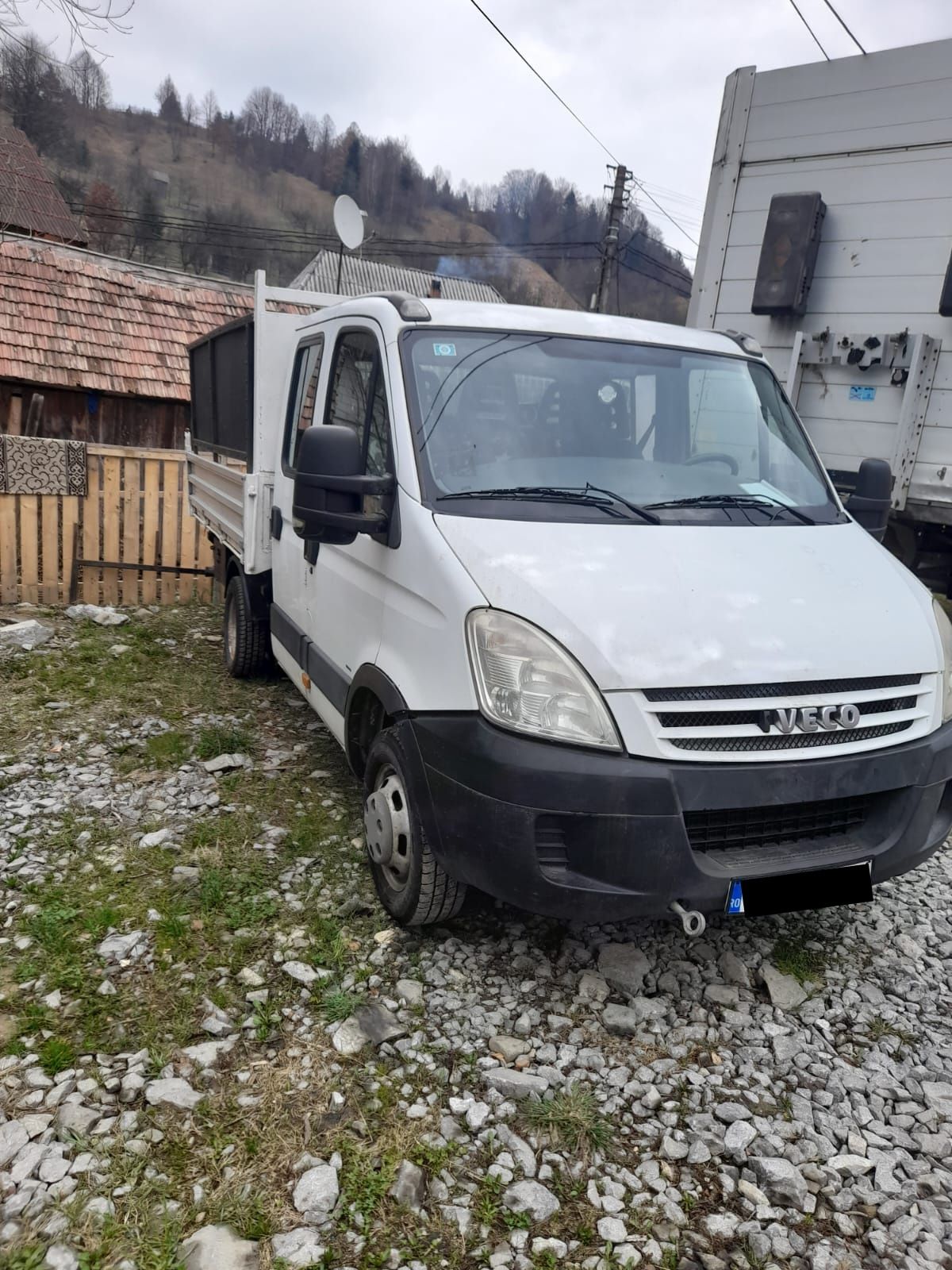 Schimb cu camion forestier Toyota Hilux si Iveco Daily basculabil