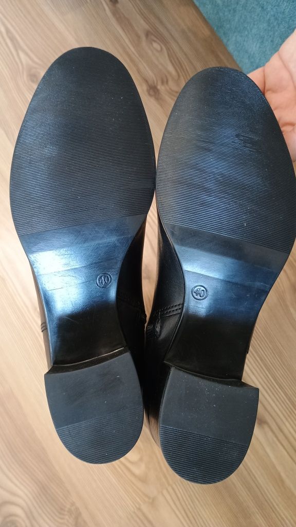 Vand cizme de piele noi