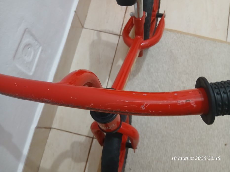 Vând bicicleta de echilibru