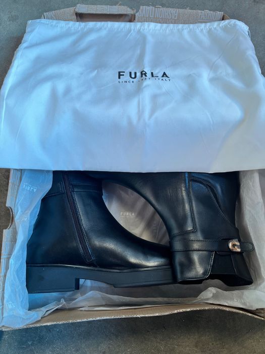 Дамски ботуши Furla нови
