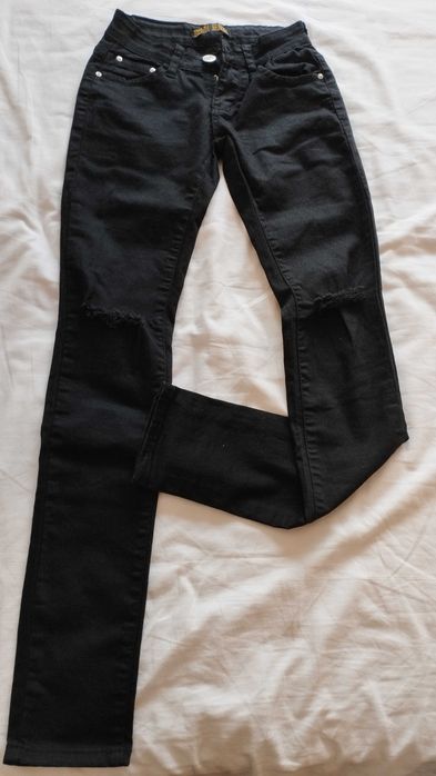 Черни дамски дънки накъсани на колената, 34 размер