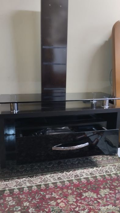 Tv podstavka , televizor tumba