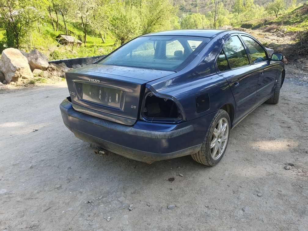 Vând Volvo s 60 2,4 pentru piese ,400 euro fix