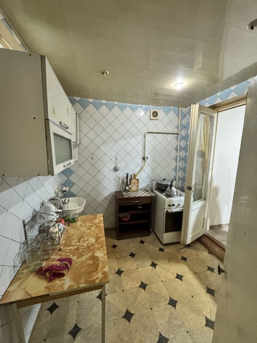 3/2/4 базар Кадышева ,Авиасозлар-4, метро Бекат-2,аренда 350 $