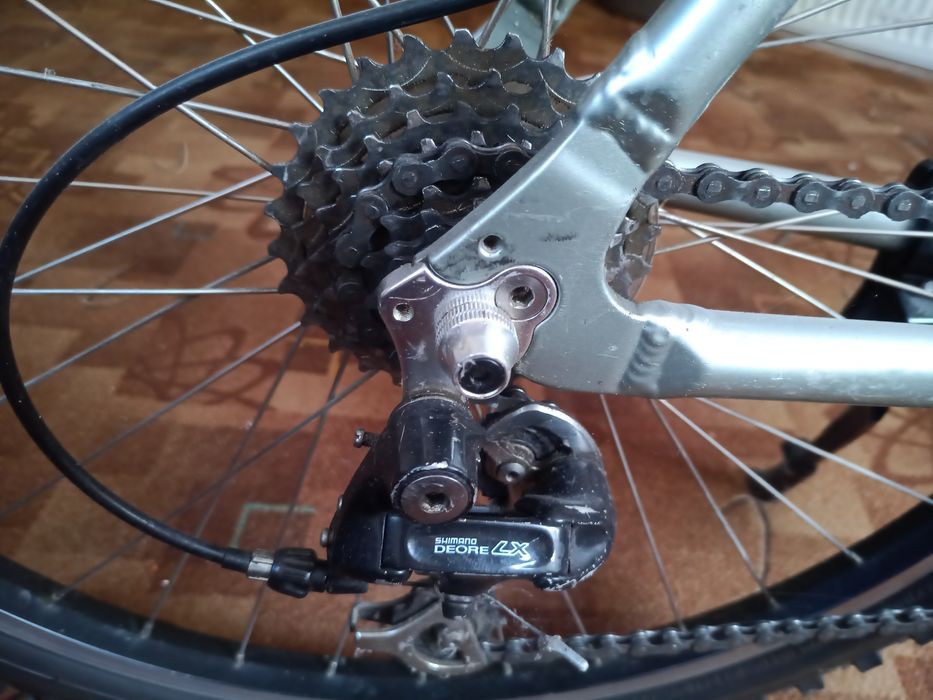 Bicicleta Giant echipare Shimano