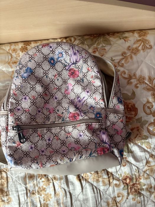 Продавам чанти,продават се защото не се използват .