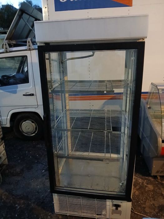 Хладилна витрина