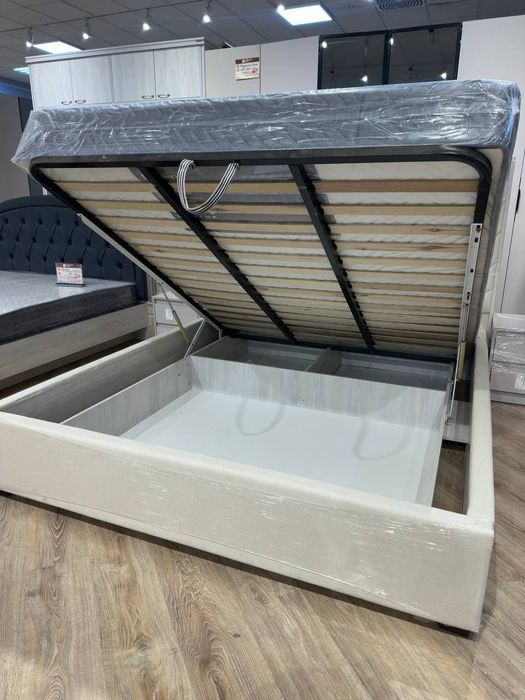 Кровать двухспальная по акции