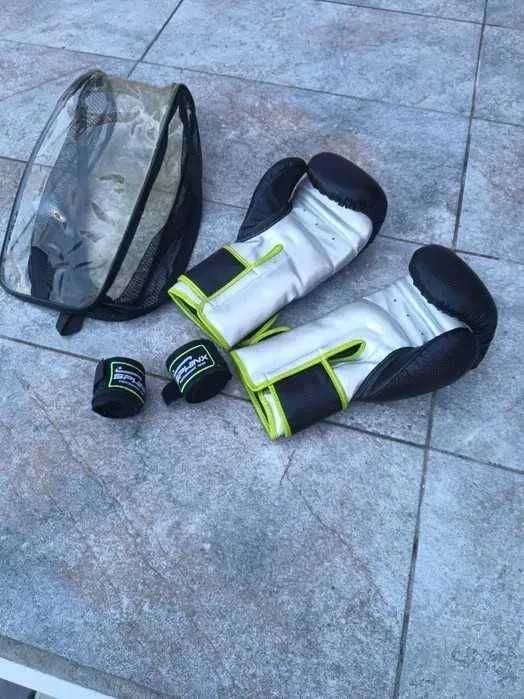 Vând mănuși box profesionale