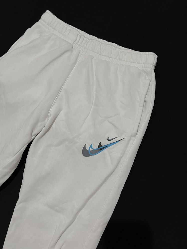 Pantaloni Nike Lungi Albi