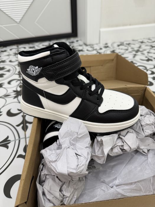 Продается зимние кроссовки на мальчика