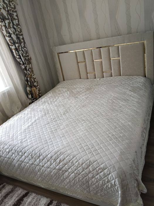 Продам спальний гарнитур.