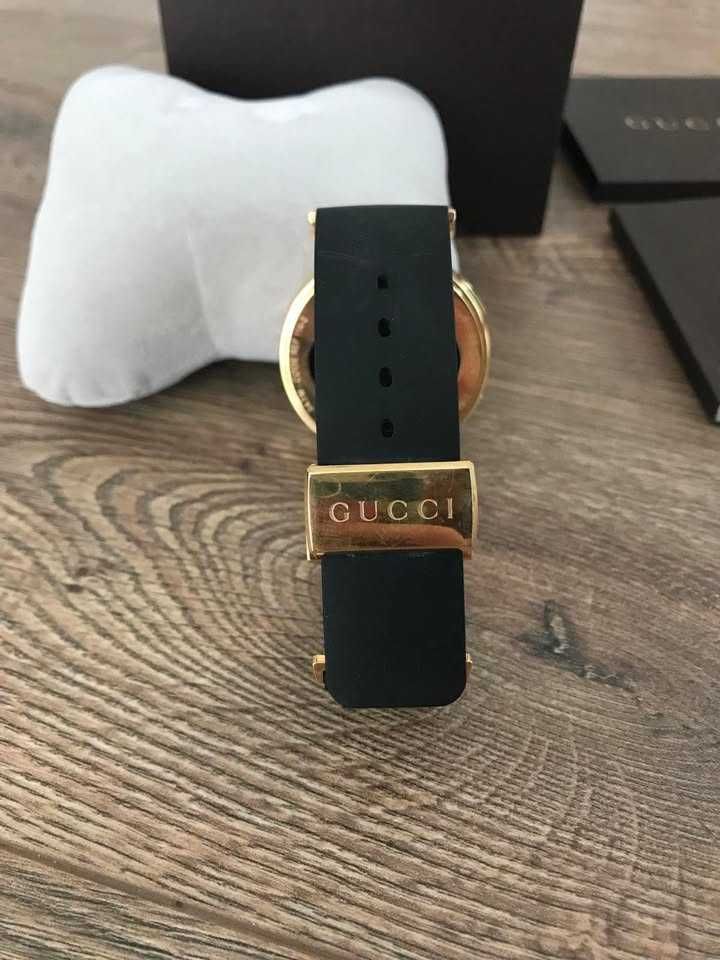 Часовник Gucci ya114215