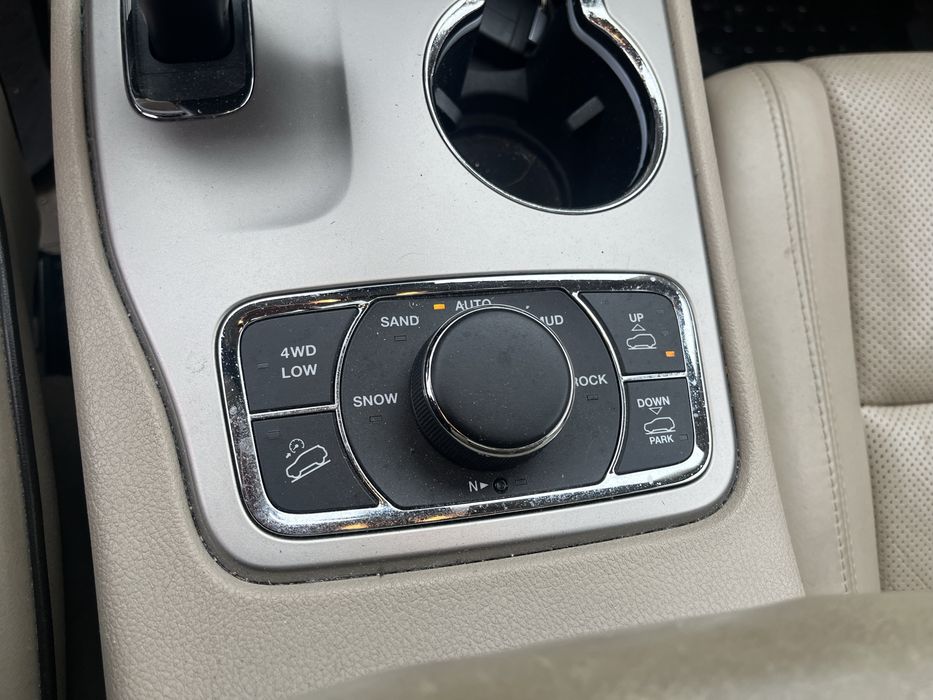 Продавам Jeep Grand Cherokee WK2 3.0 на части