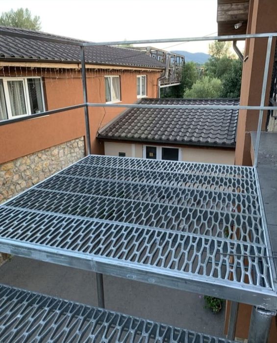 Confectionam scarii metalice zincate exterioare și pentru incendii , p