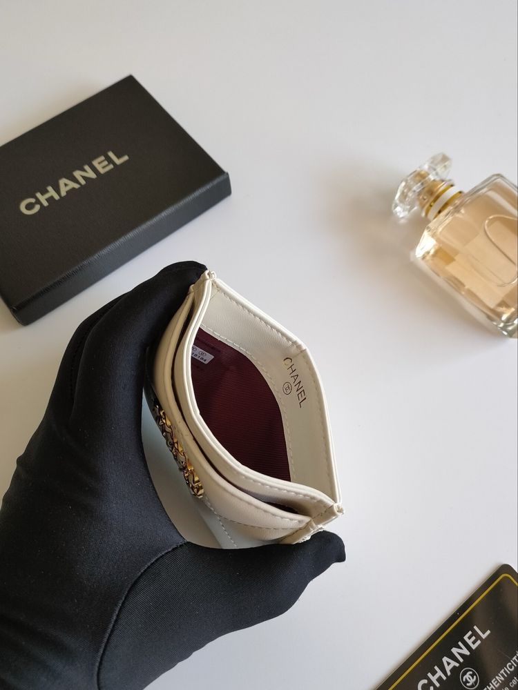 Портфейл Chanel.