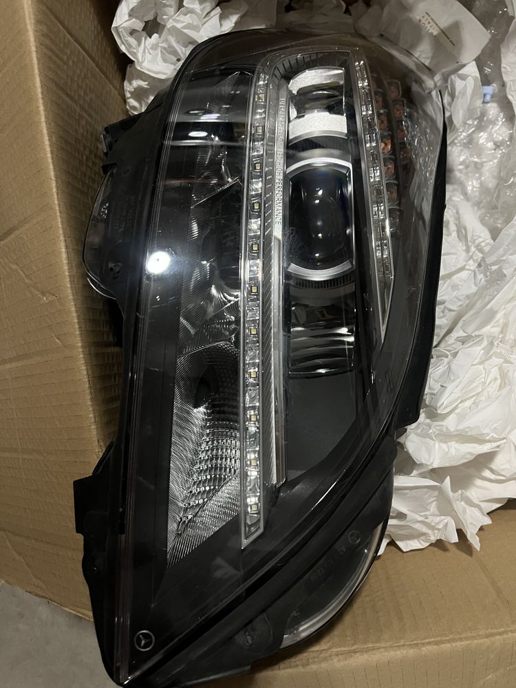 Фар за мерцедес CLS W218 (десен)