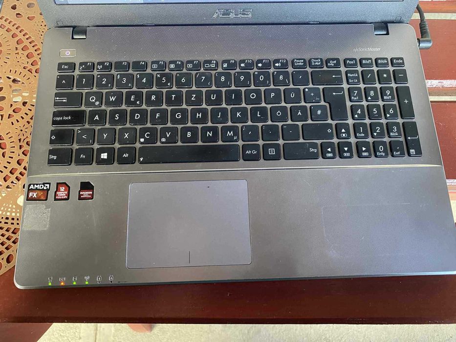 Laptop Asus AMD 12 Core