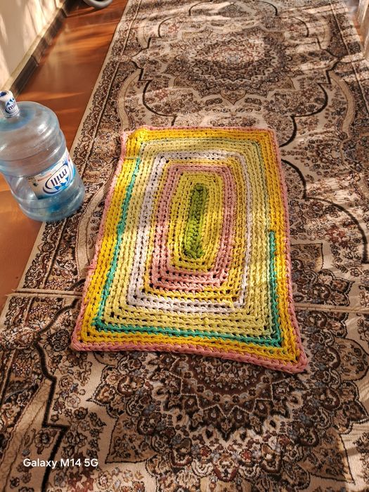 Вязанные коврики из пряжи