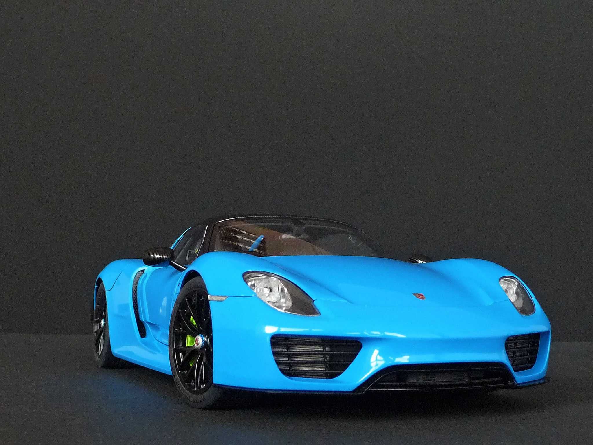 Macheta 1:18 Porsche 918 de la Autoart