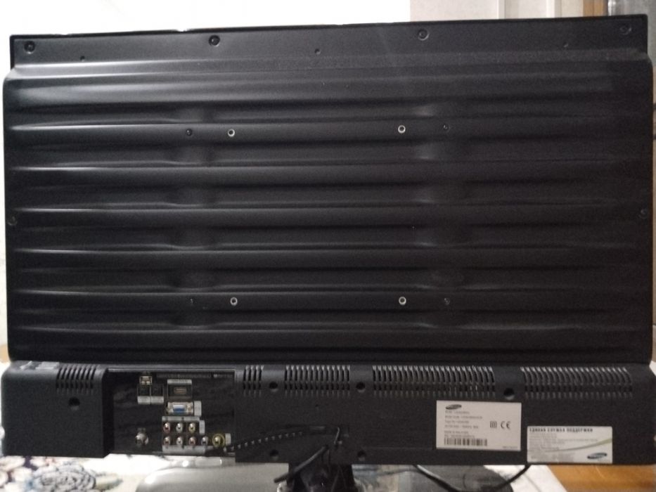 Samsung TV 32" (tahminan 81 sm)