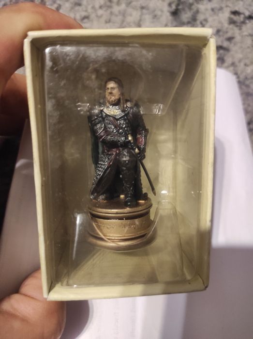 Două figurine din filme noi sigilate