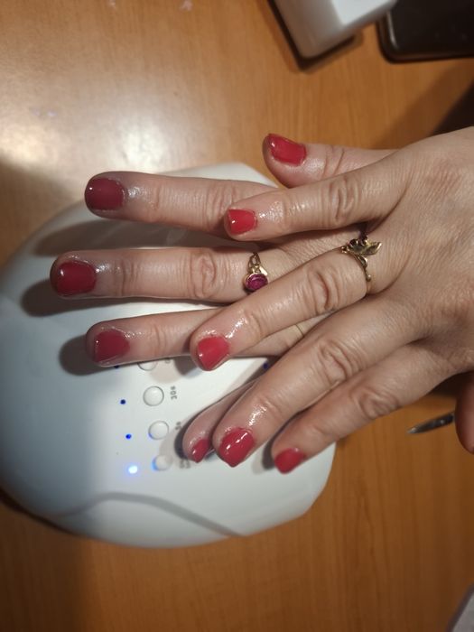 Unghii cu gel și semi permanenta