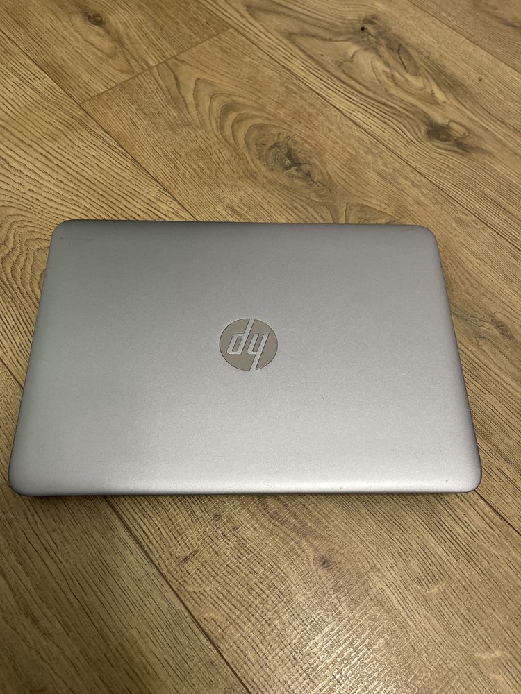 HP EliteBook 820 G3  i5 6200U ; SSD 256; 8 GB RAM DDR 4