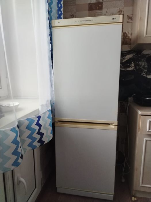 Продам холодильник