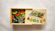 Alfabet magnetic in cutie de lemn - NOU