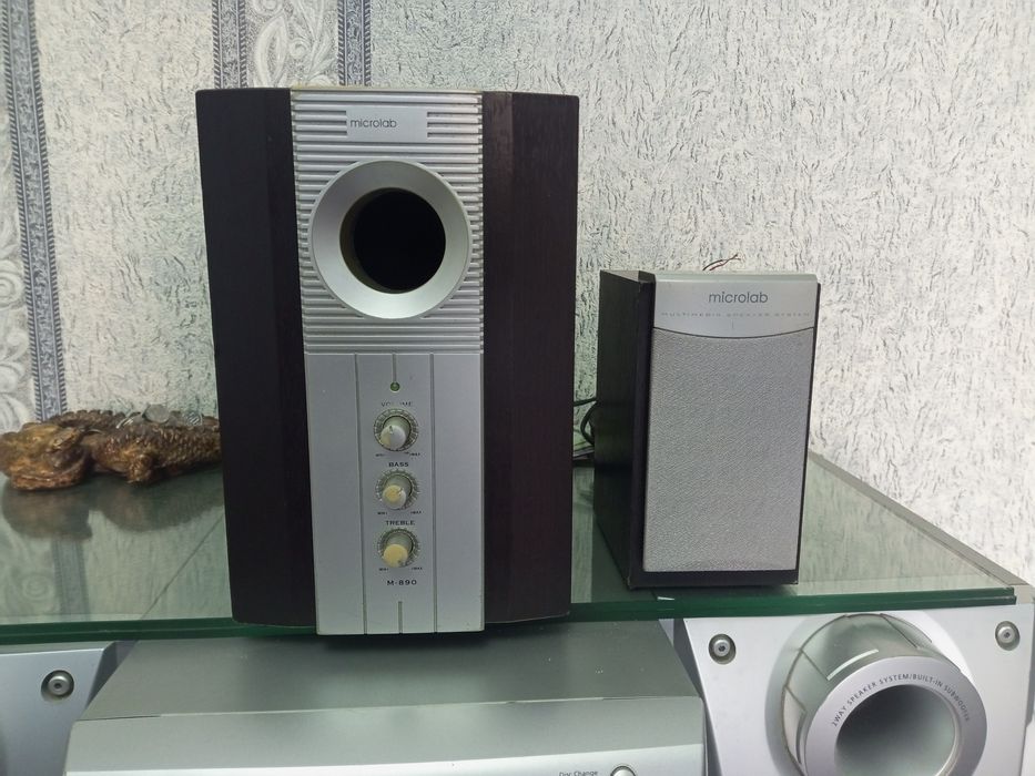 Продам сабвуфер microlab m890.