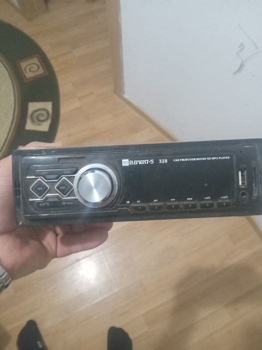 Продам автомагнитолу блютуз флешка аух