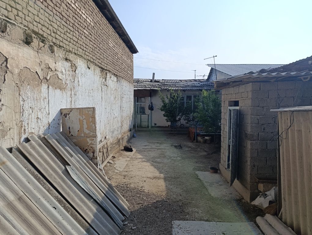 2.5 sotik  xovli  sotilad Narxi kelshladi YASHNOBOD tumani AXMAD YASSA