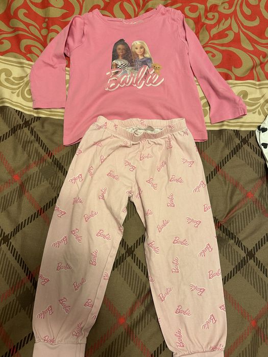 Lot pijamale Disney Minnie Mouse si Barbie 104