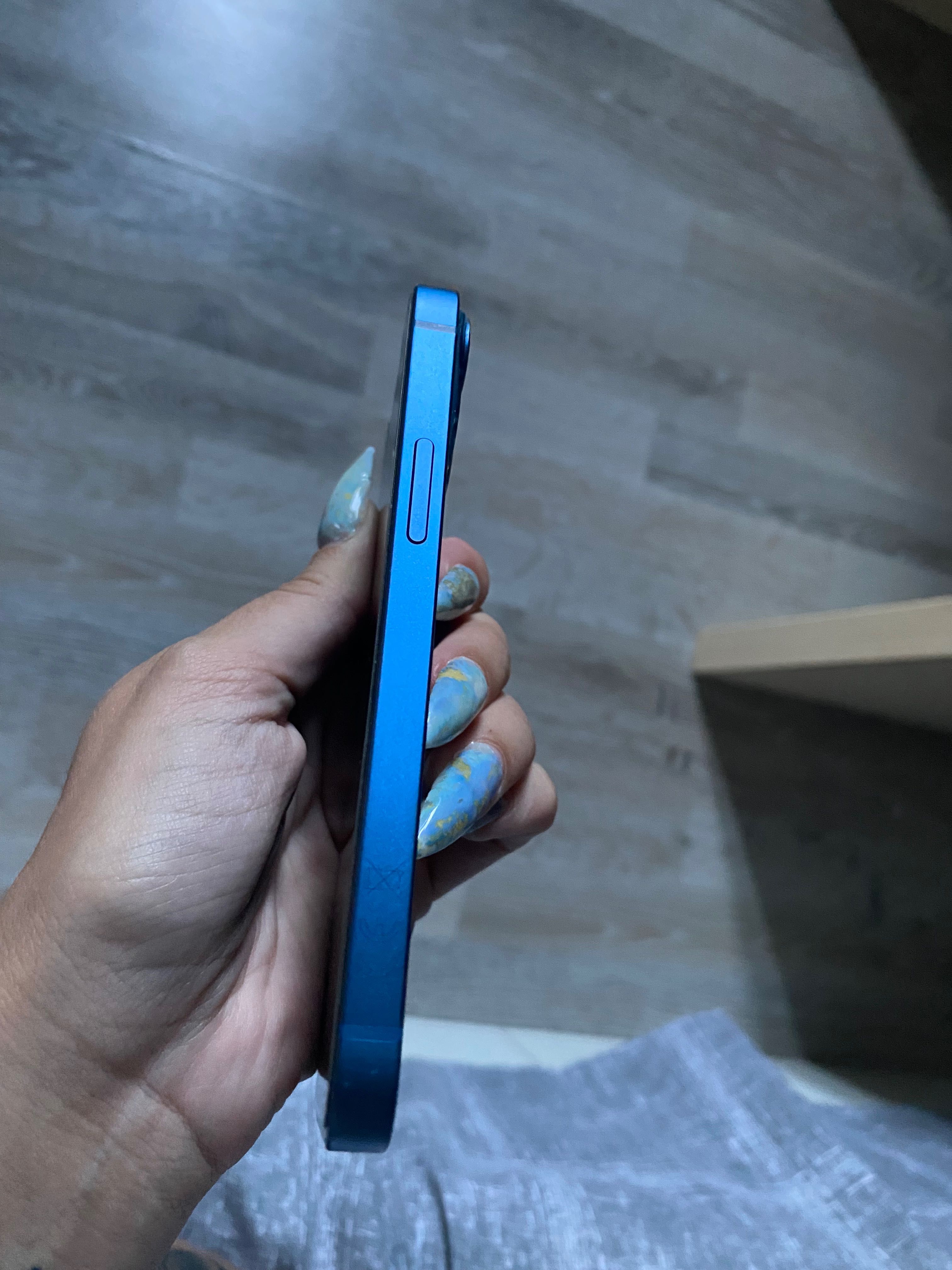 Придавам IPhone 13 mini